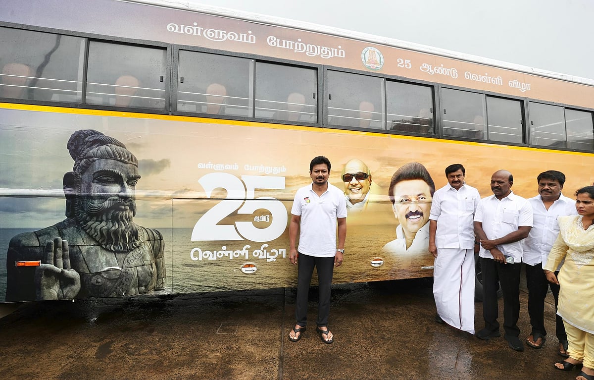 திருவள்ளுவர் சிலை - வெள்ளி விழா விழிப்புணர்வு பேருந்துகள்! : சேவையை தொடங்கி வைத்தார் துணை முதலமைச்சர்!