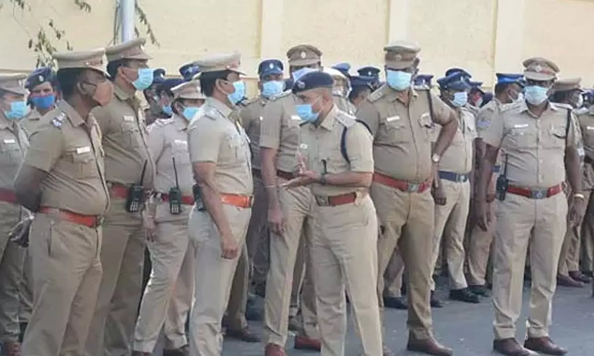 கிறிஸ்துமஸ் : சென்னையில் உள்ள தேவாலயங்களில் தீவிர கண்காணிப்பு; பாதுகாப்பு பணியில் 8000 போலீசார்!