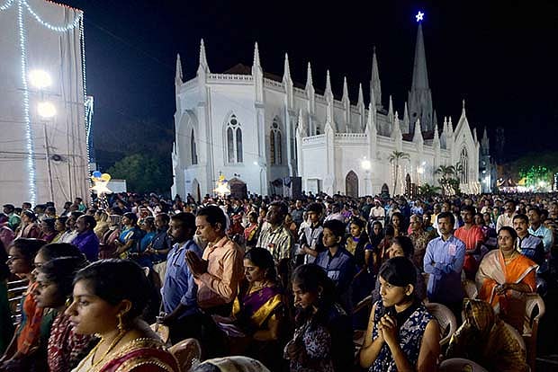 கிறிஸ்துமஸ் : சென்னையில் உள்ள தேவாலயங்களில் தீவிர கண்காணிப்பு; பாதுகாப்பு பணியில் 8000 போலீசார்!