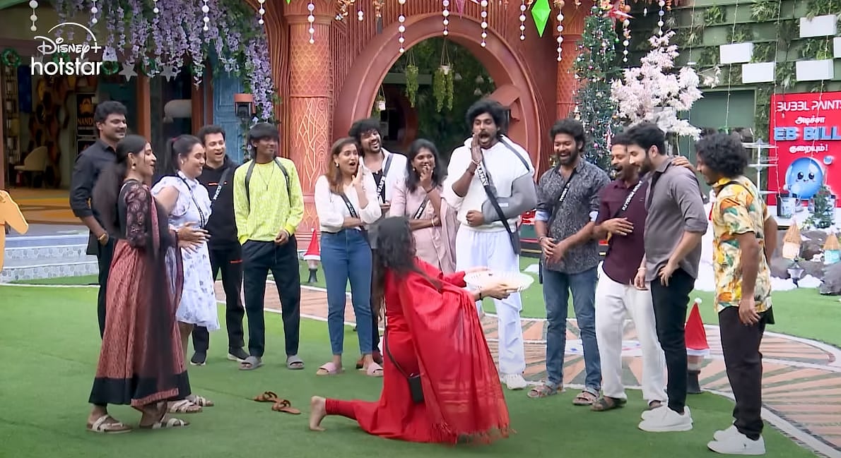 BB 8 Freeze task: ஒரு பக்கம் emotional, மற்றொரு பக்கம் குடும்பத்தினர் advice; விசாரிக்கும் விஜய் சேதுபதி!