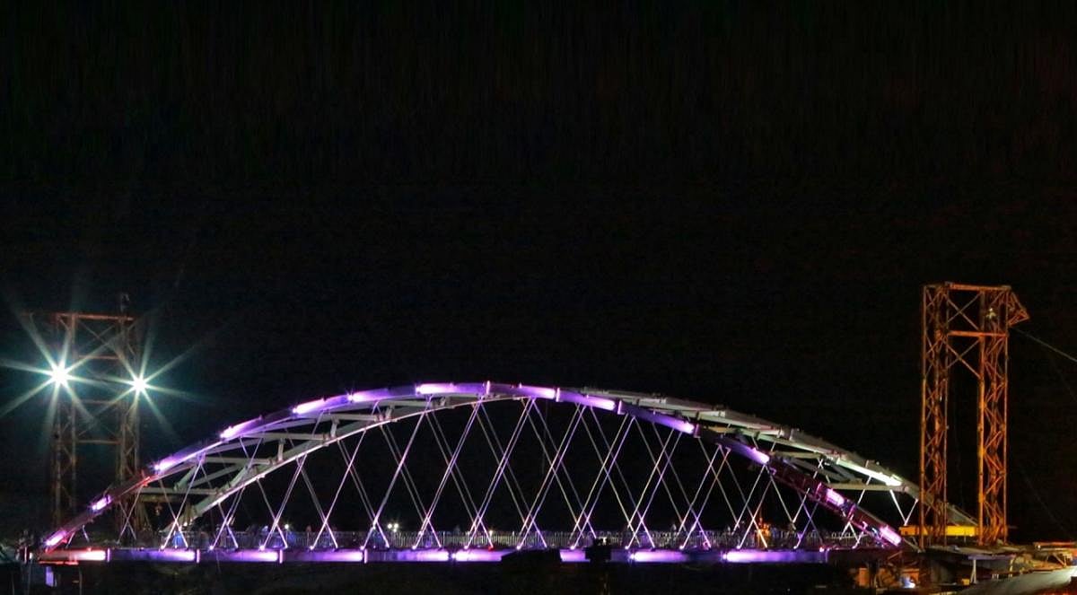 திருவள்ளுவர் சிலை முதல் விவேகானந்தர் பாறை வரை கண்ணாடி பாலம் : நாளை திறந்து வைக்கிறார் முதலமைச்சர் ! 