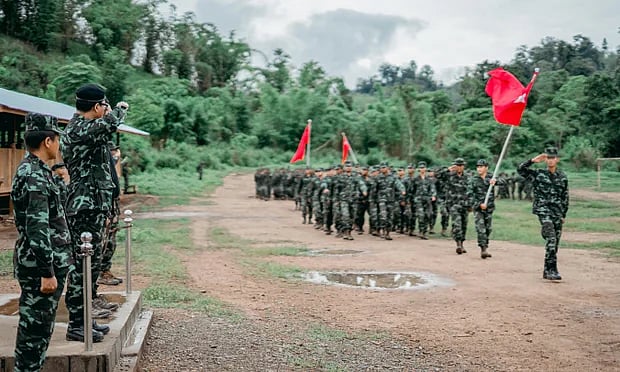 வங்கதேச எல்லை பகுதியை முழுவதுமாக கைப்பற்றிய புரட்சி படை : மியான்மரில் ராணுவத்துக்கு கடும் பின்னடைவு ! 