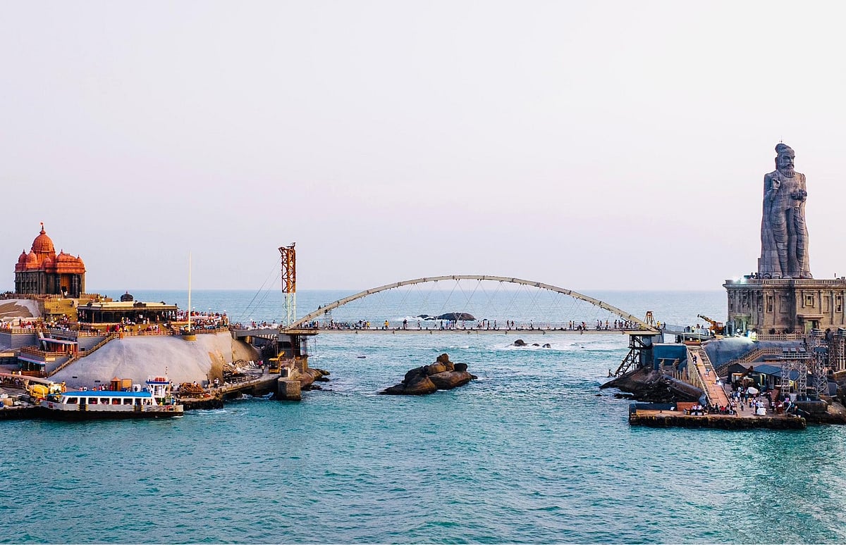 வள்ளுவர் வெள்ளி விழா ஆண்டு: கன்னியாகுமரியில் கடலுக்கு நடுவே கண்ணாடி பாலத்தை திறந்து வைத்தார் முதலமைச்சர்!