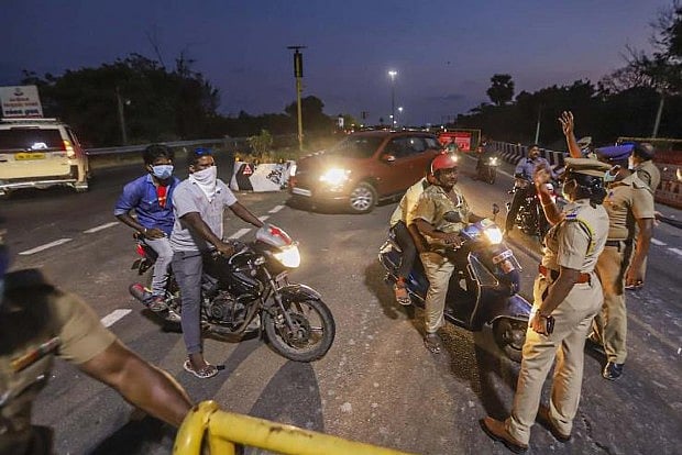 புத்தாண்டு கொண்டாட்டம் : சென்னையில் மட்டும் விதிகளை மீறிய 245க்கும் மேற்பட்ட இருசக்கர வாகனங்கள் பறிமுதல்!