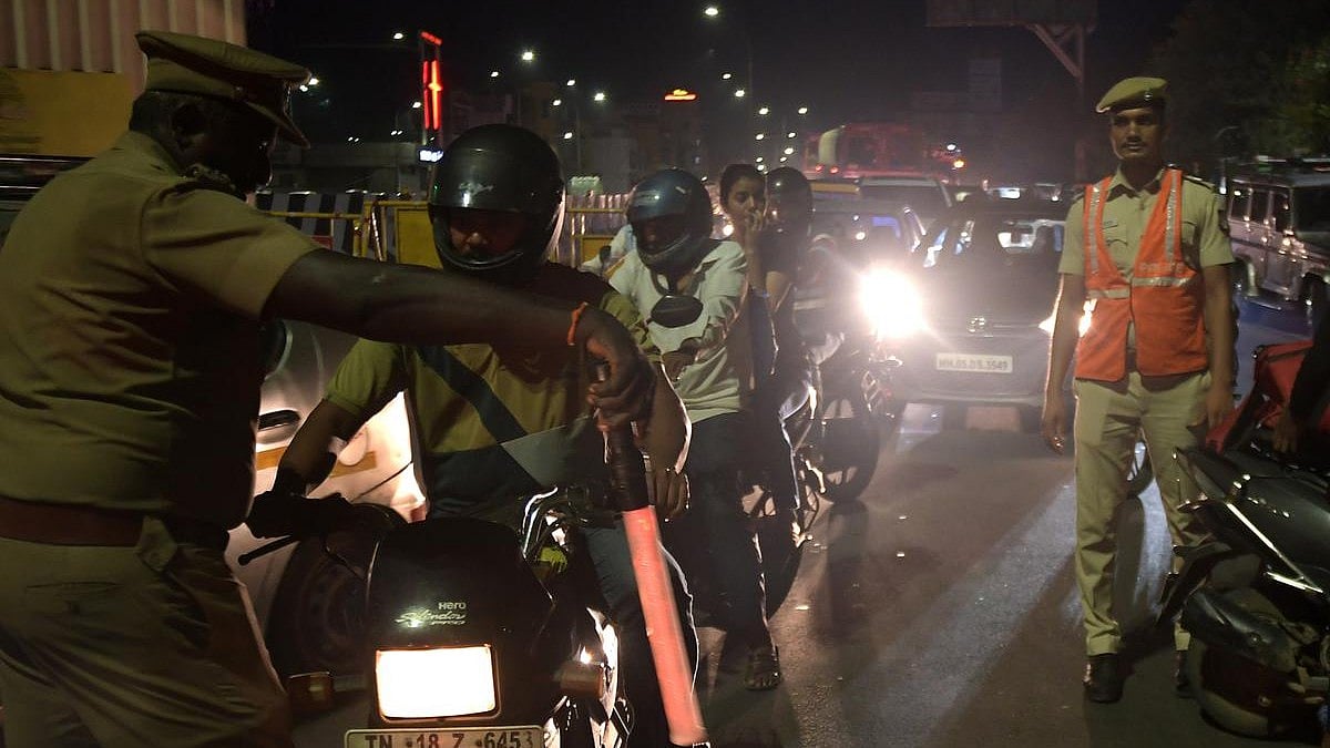 புத்தாண்டு கொண்டாட்டம் : சென்னையில் மட்டும் விதிகளை மீறிய 245க்கும் மேற்பட்ட இருசக்கர வாகனங்கள் பறிமுதல்!