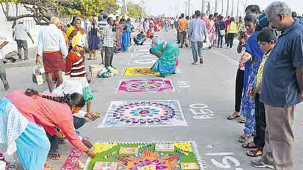 பொங்கல் பண்டிகைக்கு பொதுமக்களுக்கு பரிசு : தமிழ்நாடு அரசின் அறிவிப்பு என்ன?