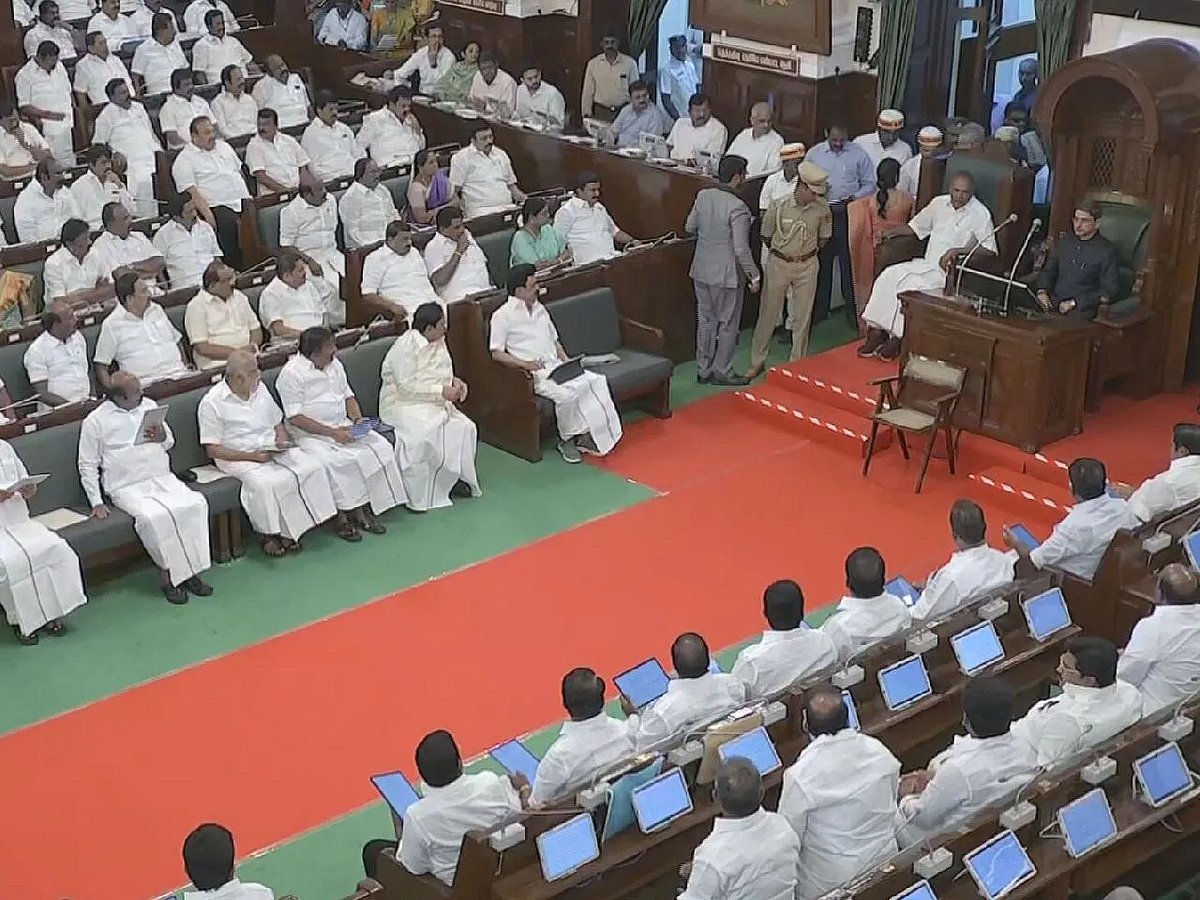 "தனது ஒரே வேலையையும் செய்ய மறுக்கும் ஆளுநருக்கு அளிக்கும் சம்பளம் ஒரு தெண்டம் -"முரசொலி விமர்சனம் !