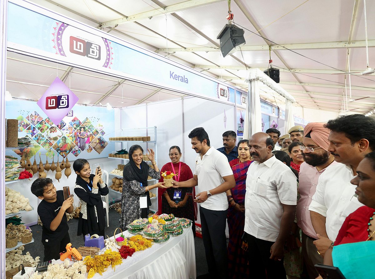 விற்பனைக் கண்காட்சியில் மகளிர் சுய உதவிக் குழுக்களின் தயாரிப்புப் பொருட்கள் : ரூ.1 கோடிக்கு விற்பனை!