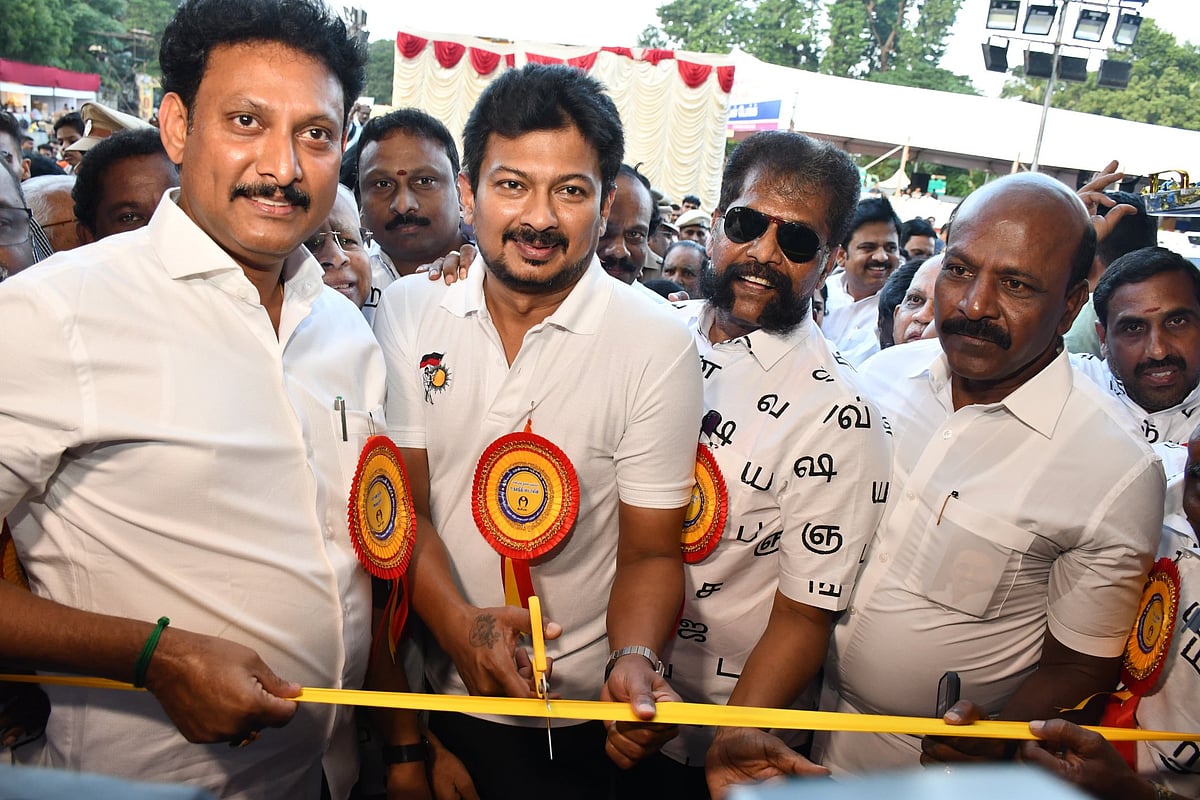 விற்பனைக் கண்காட்சியில் மகளிர் சுய உதவிக் குழுக்களின் தயாரிப்புப் பொருட்கள் : ரூ.1 கோடிக்கு விற்பனை!