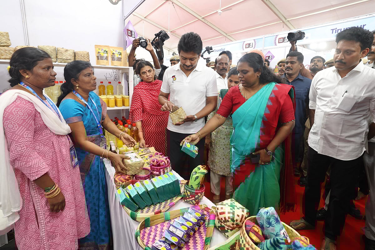 விற்பனைக் கண்காட்சியில் மகளிர் சுய உதவிக் குழுக்களின் தயாரிப்புப் பொருட்கள் : ரூ.1 கோடிக்கு விற்பனை!