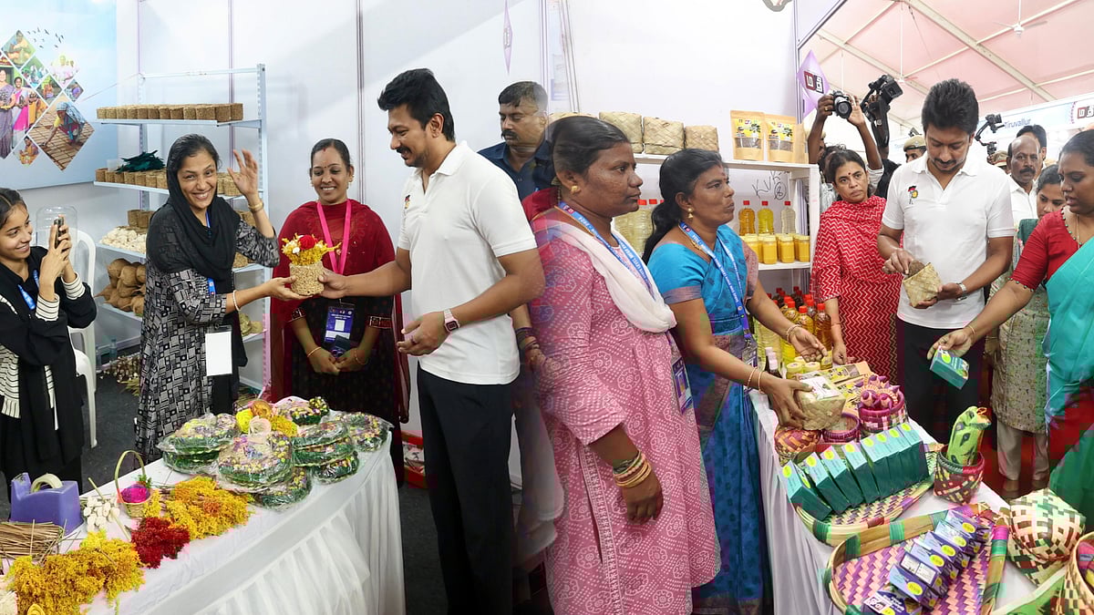 விற்பனைக் கண்காட்சியில் மகளிர் சுய உதவிக் குழுக்களின் தயாரிப்புப் பொருட்கள் : ரூ.1 கோடிக்கு விற்பனை!