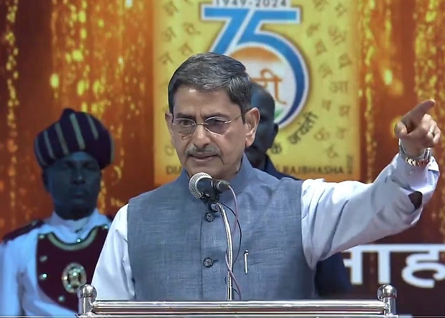 நேற்று பொங்கல் புறக்கணிப்பு.. இன்று வள்ளுவருக்கு காவி.. ஆளுநர் ரவியின் அழிச்சாட்டியங்கள்-குவியும் கண்டனம்