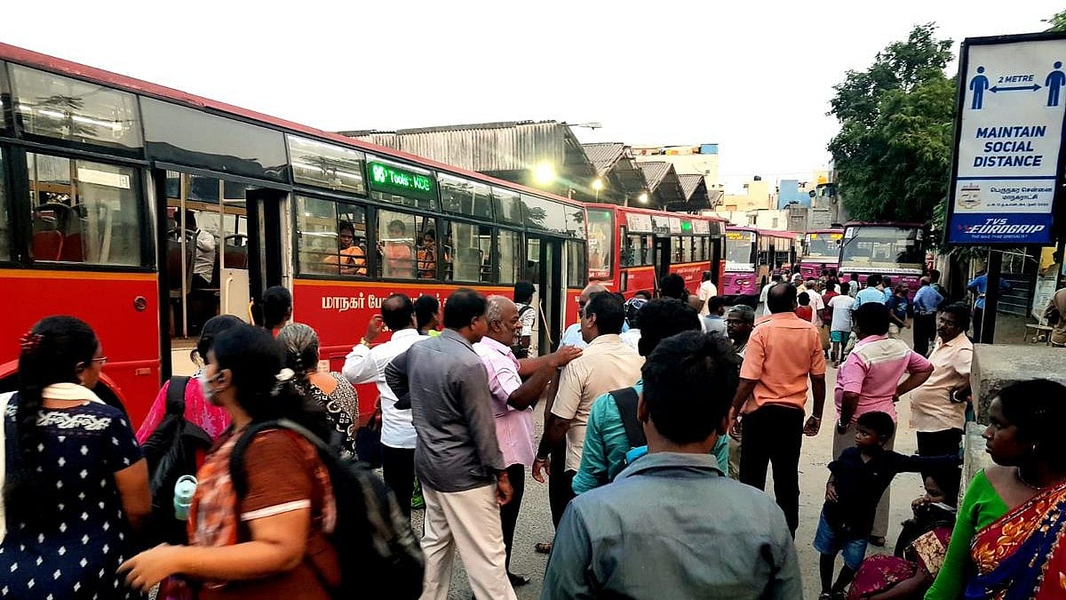 பொங்கல் விடுமுறை முடிந்து சென்னை திரும்பும் பொதுமக்கள்: பேருத்து இயக்கத்தை கண்காணிக்க அலுவலர்கள் நியமனம்!