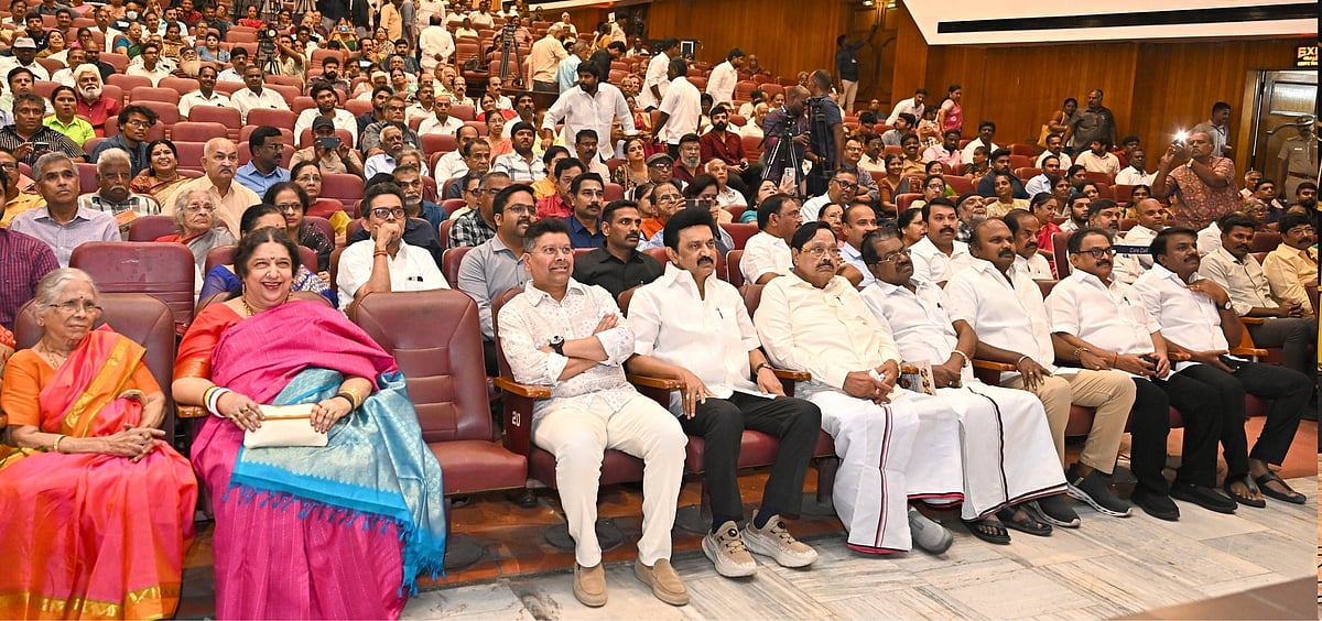 கட்சி மாறும்போது, கொடி நிறம் மாறலாம்; ஆனால் மனிதருடைய நிறங்கள் மாறக்கூடாது - முதலமைச்சர் மு.க.ஸ்டாலின் !