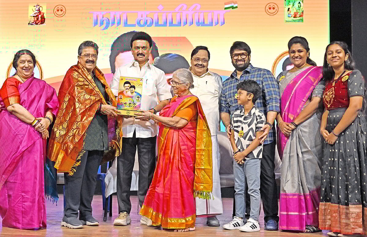 கட்சி மாறும்போது, கொடி நிறம் மாறலாம்; ஆனால் மனிதருடைய நிறங்கள் மாறக்கூடாது - முதலமைச்சர் மு.க.ஸ்டாலின் !