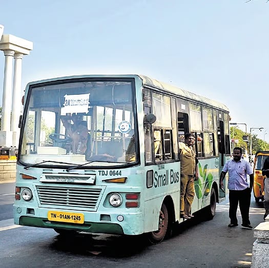 சென்னை புறநகர் பகுதிகளில் தனியார் மினி பேருந்துகள் இயக்க அனுமதி : போக்குவரத்துத்துறை உத்தரவு !