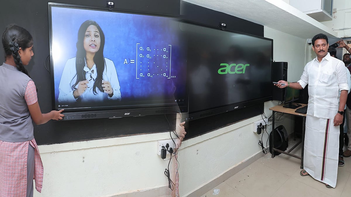 அரசுப் பள்ளிகளில் 7 மாதங்களில் 22,931 ஸ்மார்ட் போர்டுகள்... பள்ளிக்கல்வித்துறை புதிய சாதனை!