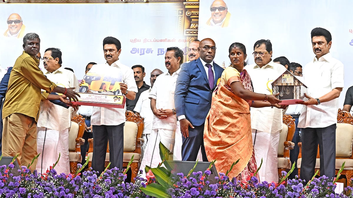 விழுப்புரம் : ரூ.323.71 கோடி மதிப்பிலான நலத்திட்ட உதவிகளை வழங்கினார் முதலமைச்சர் !