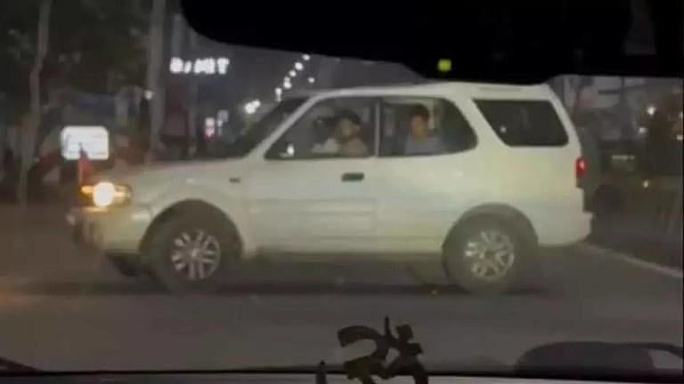 ECR-ல் பெண்களை இளைஞர்கள் துரத்திய விவகாரம் : 4 பேர் அதிரடி கைது... விவரம் என்ன?  