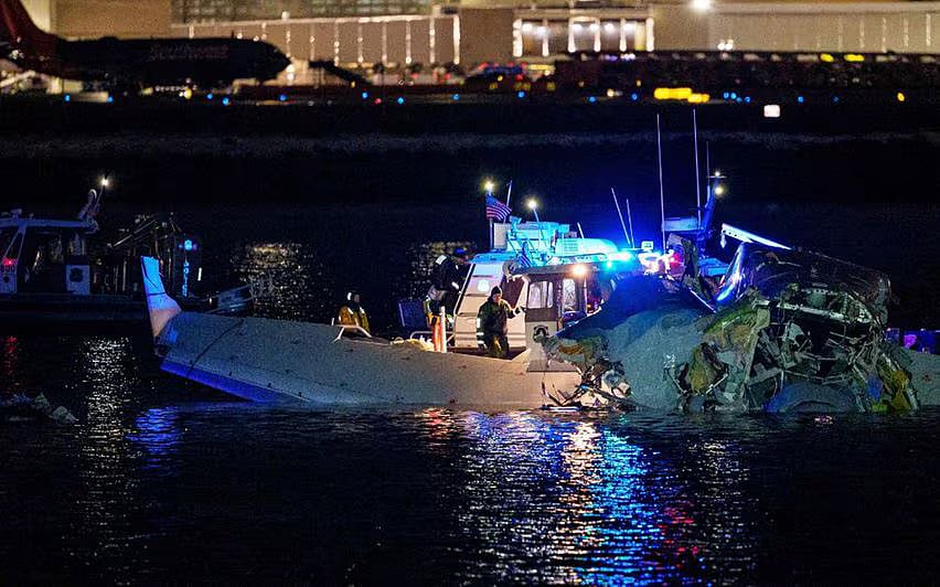 "விமான விபத்துக்கு முந்தைய ஜோ பைடன் அரசே காரணம்"- அமெரிக்க அதிபர் டிரம்ப் குற்றச்சாட்டு ! 