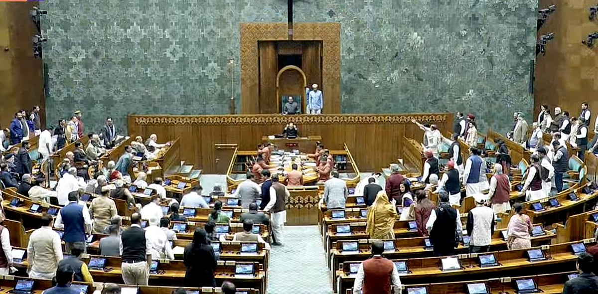 Union Budget 2025-26 : ஒன்றிய அரசுக்கு எதிராக எதிர்க்கட்சிகள் முழக்கமிட்டு ஒட்டுமொத்தமாக வெளிநடப்பு !