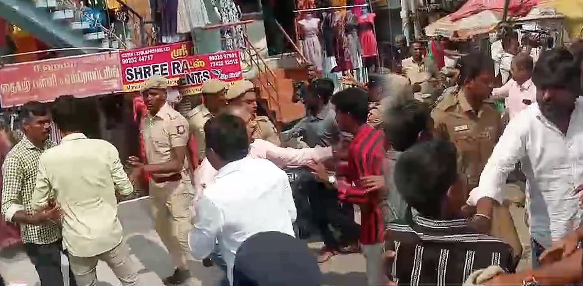 பெரியார் குறித்த துண்டறிக்கை விநியோகம்: த.பெ.திராவிடர் கழகத்தினர் மீது நாம் தமிழர் கட்சியினர் தாக்குதல்!