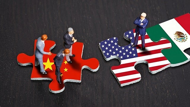 மெக்ஸிகோ, கனடாவில் இருந்து இறக்குமதியாகும் பொருள்களுக்கு 25 % வரி : ஒத்திவைத்த டிரம்ப்... பின்னணி என்ன ?