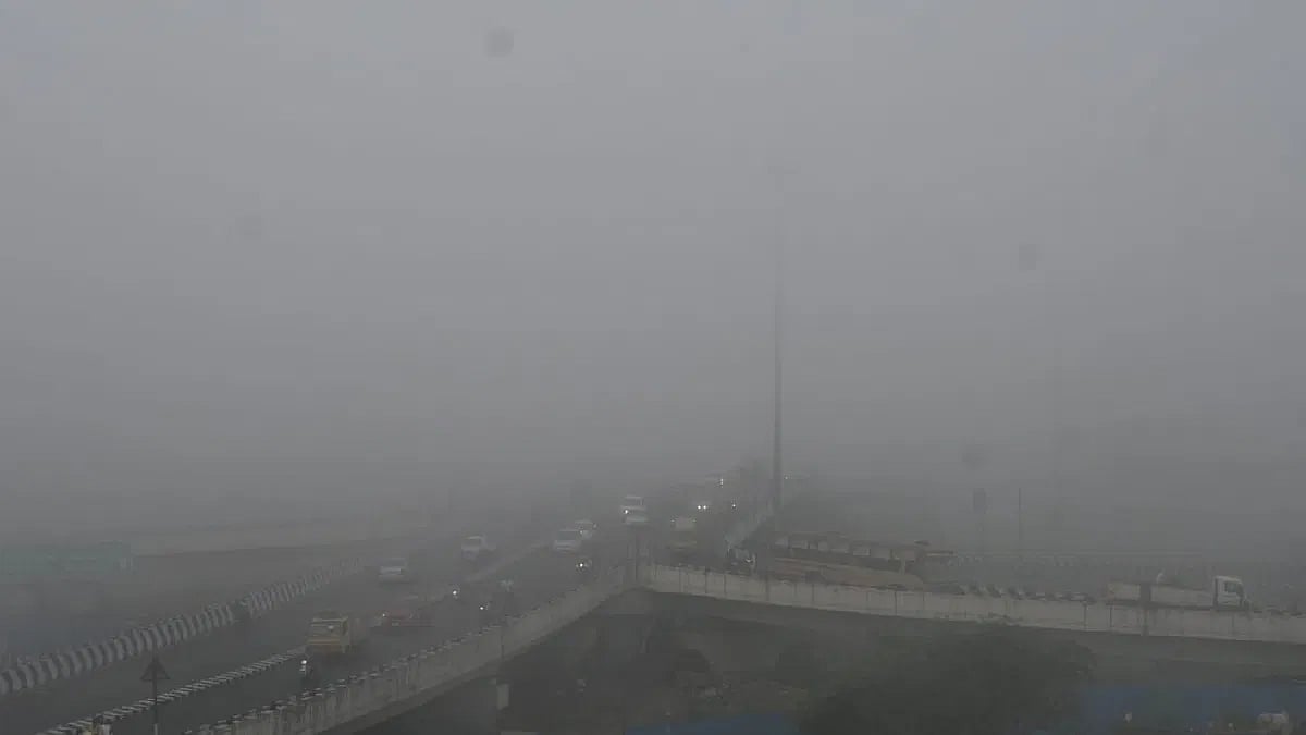 பனிமூட்டம் : கொடைக்கானலாக மாறிய சென்னை!