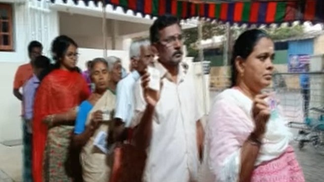 ஈரோடு கிழக்கு தொகுதி இடைத்தேர்தல் : விறுவிறுப்பாக நடைபெறும் வாக்குப்பதிவு!