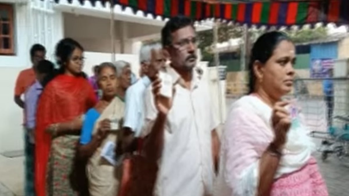 ஈரோடு கிழக்கு தொகுதி இடைத்தேர்தல் : விறுவிறுப்பாக நடைபெறும் வாக்குப்பதிவு!