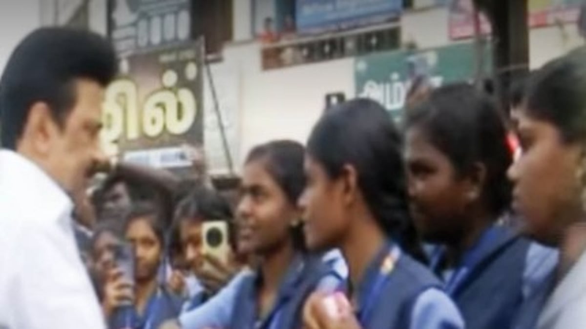 ’இந்த அரசை எங்களுக்கு பிடிச்சு இருக்கு” : முதலமைச்சரிடம் மகிழ்ச்சியுடன் சொன்ன மாணவிகள்!