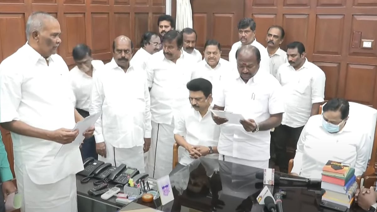 ஈரோடு கிழக்கு தொகுதியில் தி.மு.க வெற்றி : முதலமைச்சர் முன்னிலையில் பதவியேற்றார் வி.சி.சந்திரகுமார்!