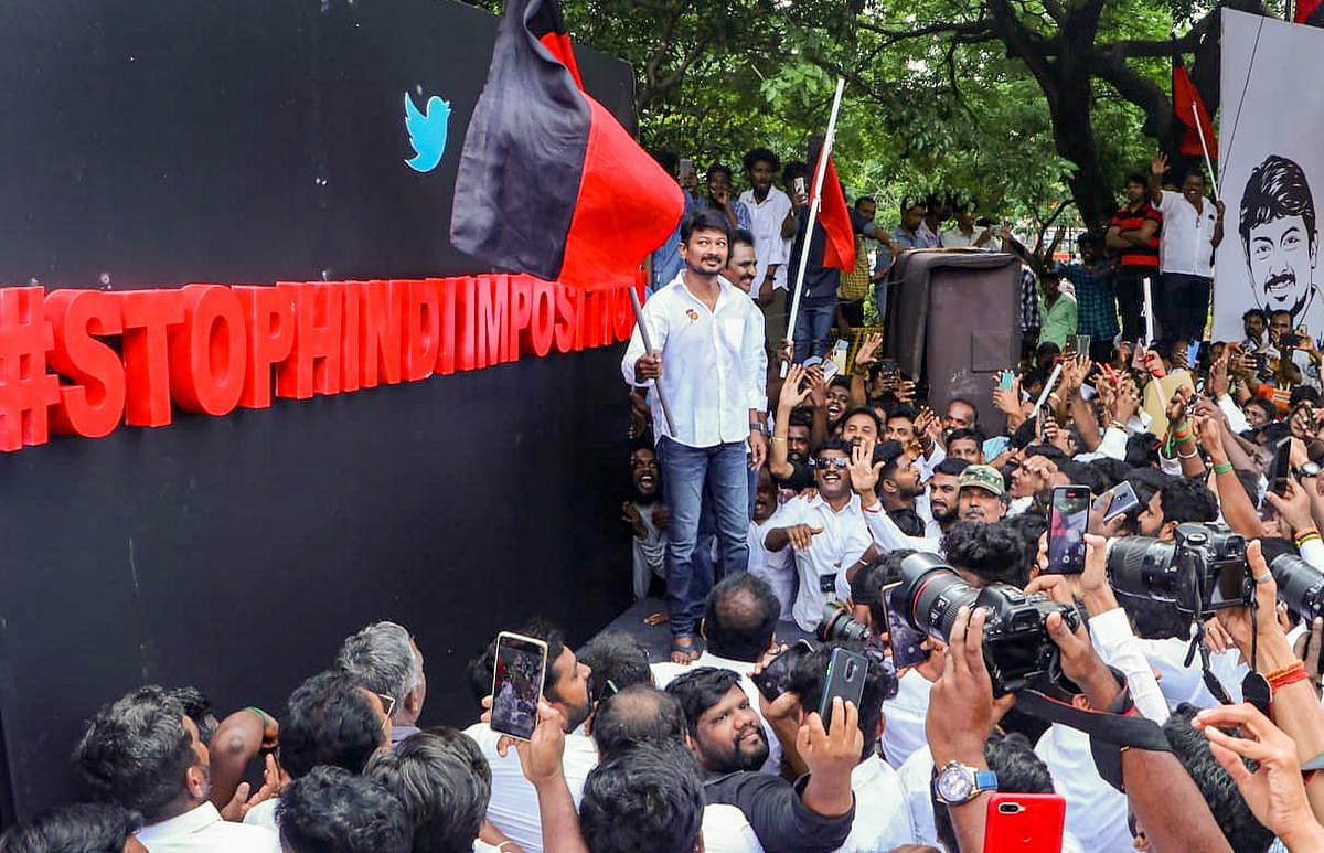 இந்தி திணிப்புக்கு எதிராக போர்க் களத்தை அமைத்து விட்டார் துணை முதலமைச்சர் உதயநிதி ஸ்டாலின் - முரசொலி !