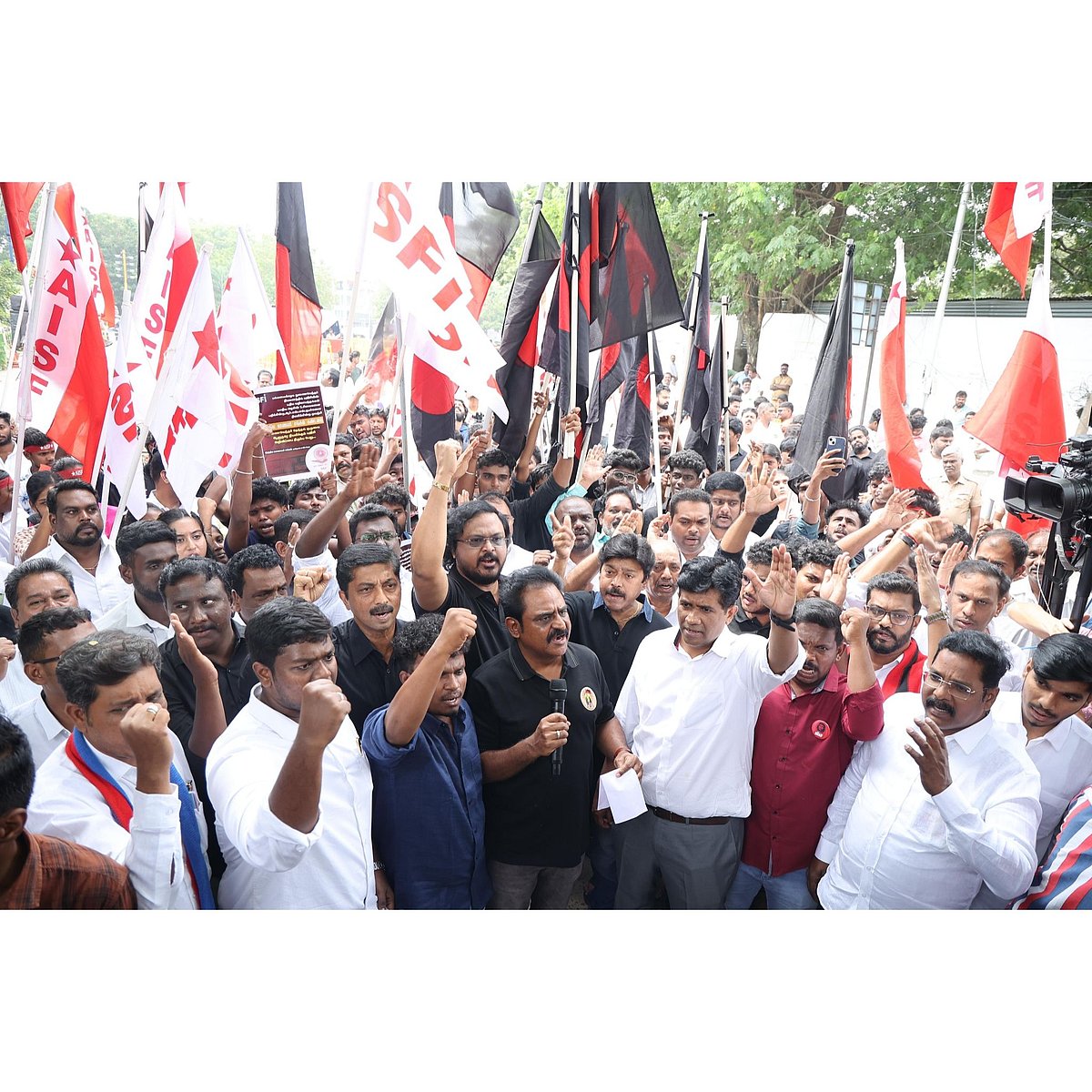 இந்தி திணிப்புக்கு எதிரான மாணவர் போராட்டத்தை மாபெரும் எழுச்சியாக நடத்தவேண்டும் - எழிலரசன் MLA வேண்டுகோள்!