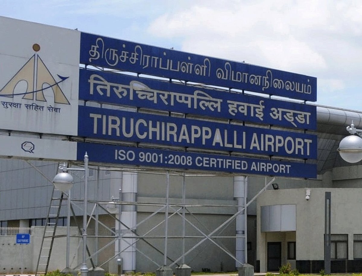 திருச்சி விமானநிலையத்தில் இந்தி மட்டுமே தெரிந்த பணியாளர் : அநாகரிகமாக பேசியதால் அதிர்ச்சி ! 