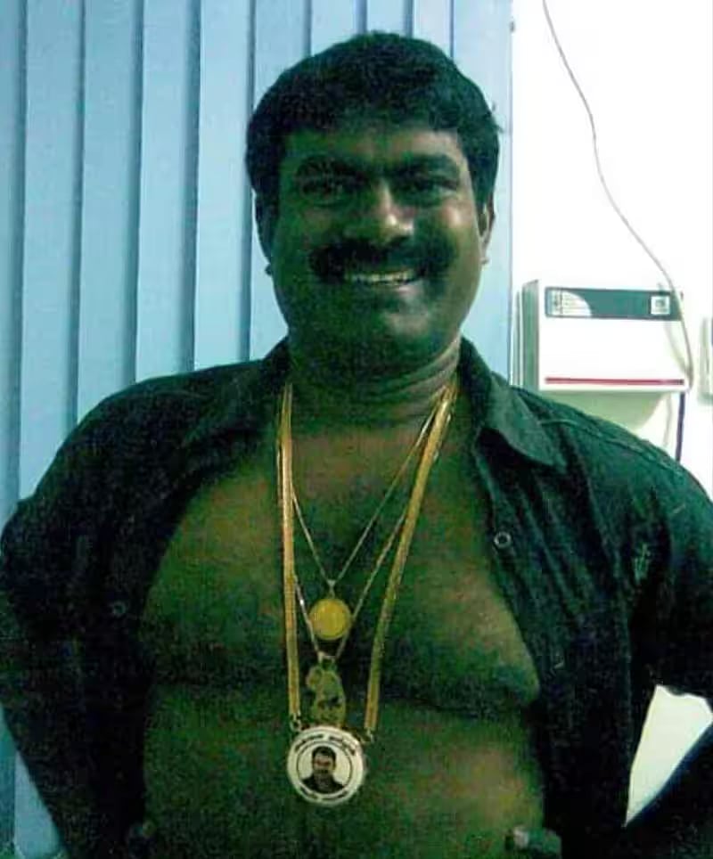 சீமான் மீதான பாலியல் புகார்: நோட்டீஸை கிழித்த நாதக நிர்வாகி... காவலாளியிடம் இருந்து துப்பாக்கி பறிமுதல்! 