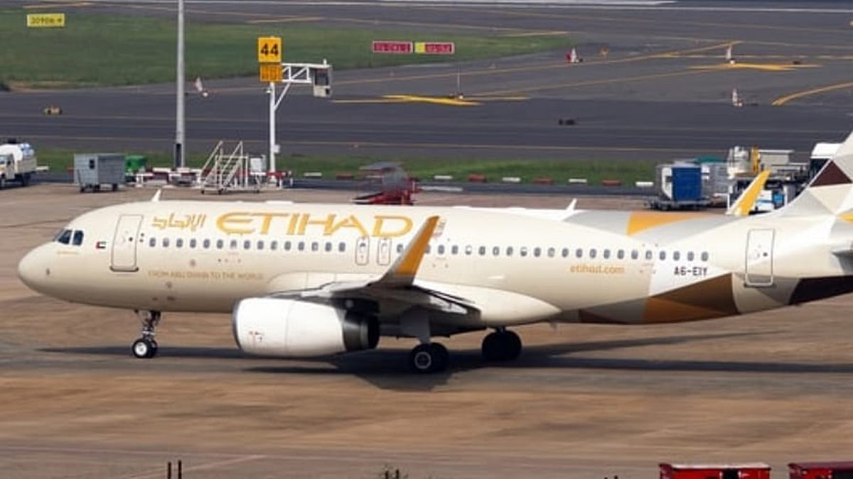 புறப்பட்ட சில நிமிடத்திலேயே நின்ற விமானம் : சென்னை விமான நிலையத்தில் அதிகாலையில் ஏற்பட்ட பரபரப்பு! 