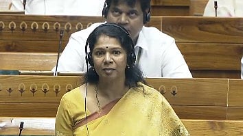 ”மும்மொழி கொள்கையை ஏற்க முடியாது : நாடாளுமன்றத்தில் அதிரடி காட்டிய கனிமொழி MP!