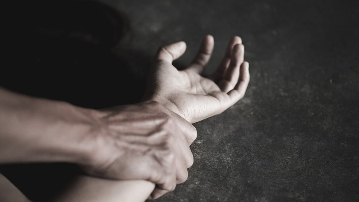 குஜராத் மாநிலத்தில் கொடூரம் : கல்லூரி மாணவி கூட்டு பாலியல் வன்கொடுமை!