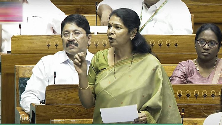 வனத்தில் இருந்து வெளியேற்றப்பட்ட பழங்குடியினர் விவரங்கள் இல்லை : கனிமொழி MP கேள்விக்கு ஒன்றிய அரசு பதில்!