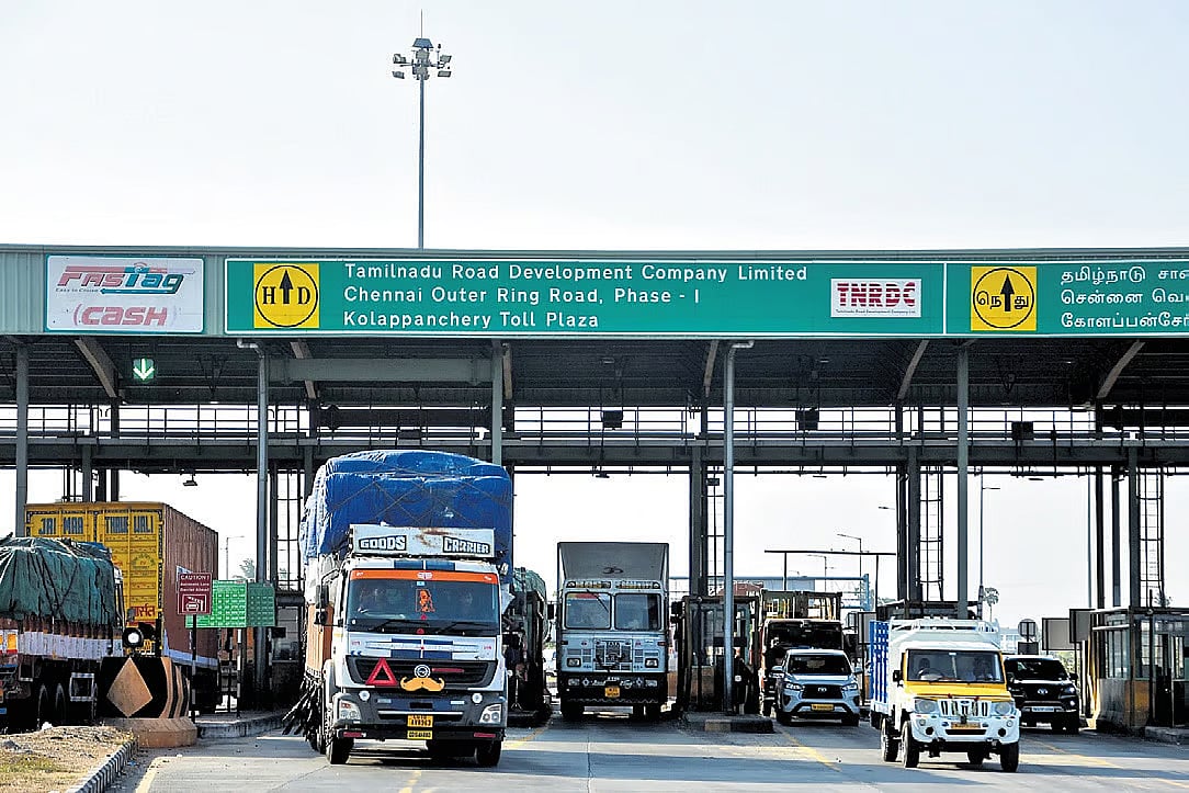 தமிழ்நாட்டின் சுங்கச்சாவடிகள் மூலம் ரூ. 18,546 கோடி வசூல் - நாடாளுமன்றத்தில் ஒன்றிய அரசு பதில் !