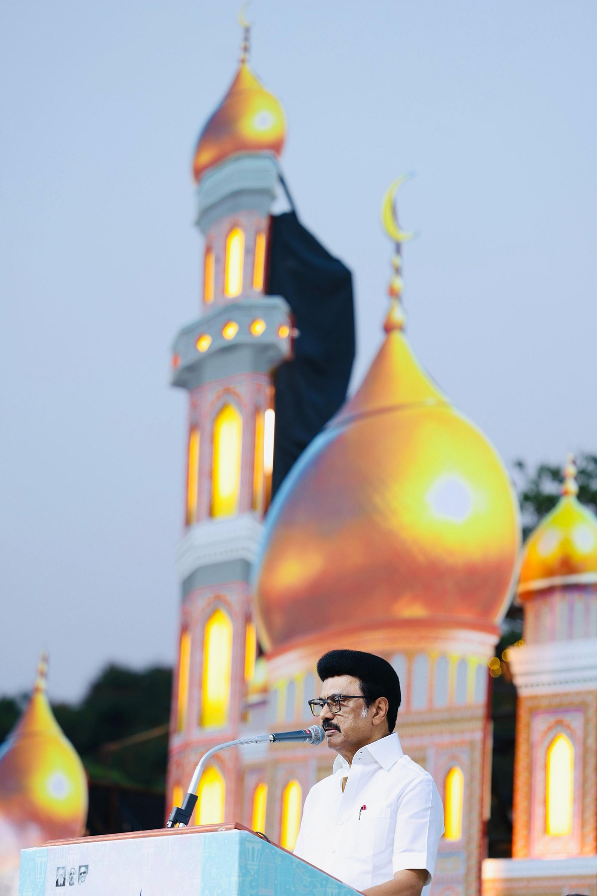 “அறம் பிறழா மனித வாழ்வை வலியுறுத்தும் இரமலான் திருநாள்” - முதலமைச்சர் மு.க.ஸ்டாலின் வாழ்த்து !