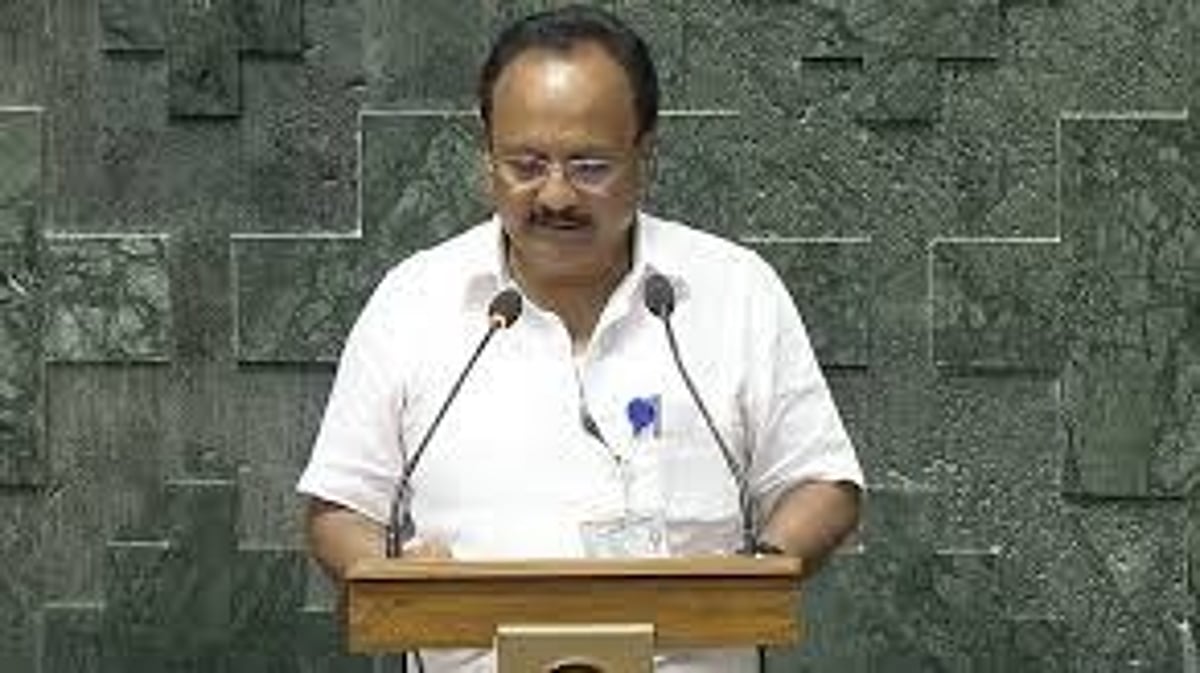 ”கச்சா எண்ணெய் விலை குறைந்தபோதும் பெட்ரோல், டீசல் விலை குறையாதது ஏன்?” : மக்களவையில் தி.மு.க MP கேள்வி!