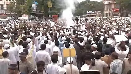 வக்ஃப் சட்டத்திற்கு நாடுமுழுவதும் வலுக்கும் எதிர்ப்பு: போராட்டத்தில் இறங்கிய இஸ்லாமிய மக்கள்!