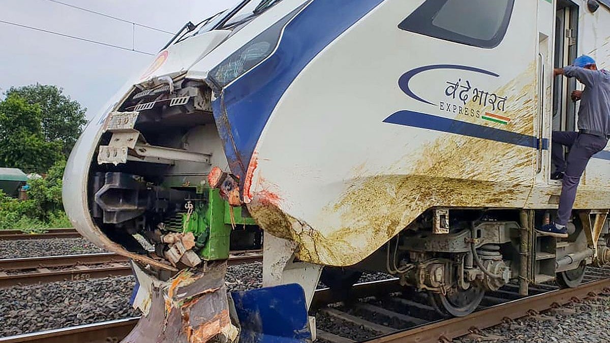 பசு மாட்டிற்கு கூட தாங்காத வந்தே பாரத் ரயில்! : தேசிய அளவில் வலுக்கும் கண்டனங்கள்!