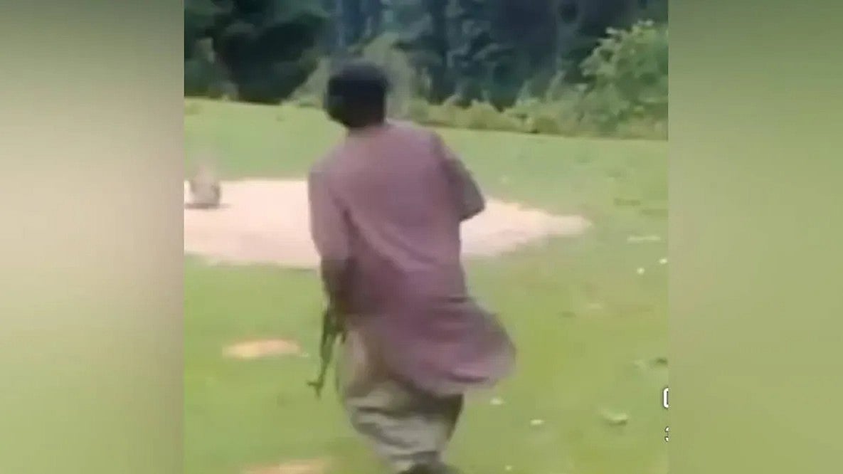 காஷ்மீர் தாக்குதல் - பலி எண்ணிக்கை 29 ஆக உயர்வு : பயங்கரவாதியின் புகைப்படம் வெளியானது!