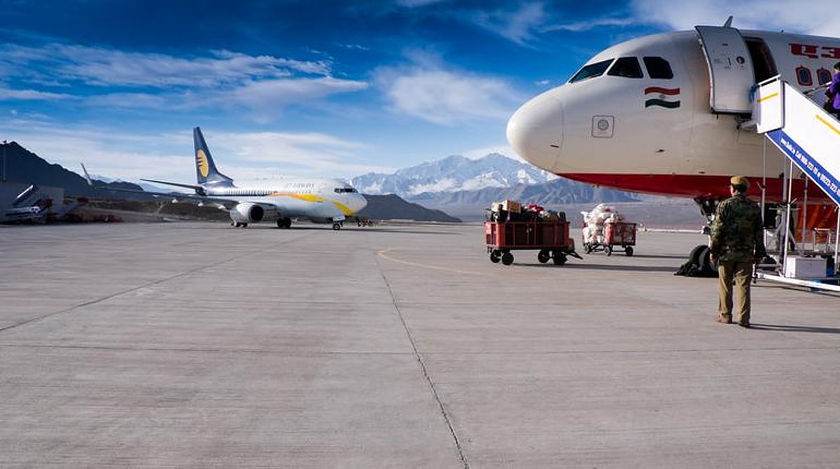 ஸ்ரீநகரிலிருந்து டெல்லிக்கு செல்ல ரூ.65,000-ஆக உயர்ந்த விமானக் கட்டணம்! - பஹல்காம் தாக்குதல் எதிரொலி!