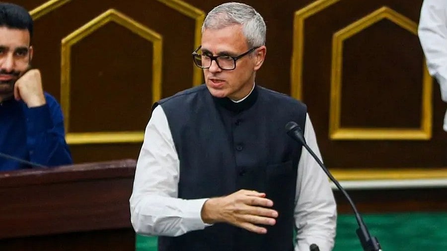 ”மன்னிப்பு கேட்க என்னிடம் வார்த்தைகள் இல்லை” : சட்டப்பேரவையில் நா தழுதழுக்க பேசிய உமர் அப்துல்லா!