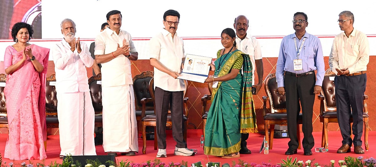 தமிழறிஞர்கள் 5 பேரின் நூல்கள் நாட்டுடைமை! - நூலுரிமைத் தொகையை வழங்கினார் முதலமைச்சர்!