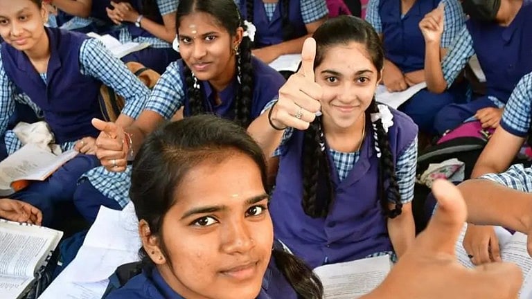 12 ஆம் வகுப்பு பொதுத் தேர்வு முடிவு வெளியீடு : 95.03% மாணவர்கள் தேர்ச்சி!